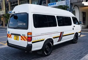 Toyota HiAce 2000 White