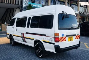 Toyota HiAce 2000 White