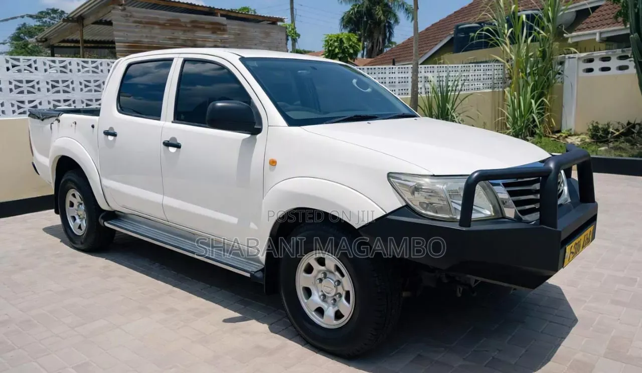 Toyota Hilux 2011 Off white