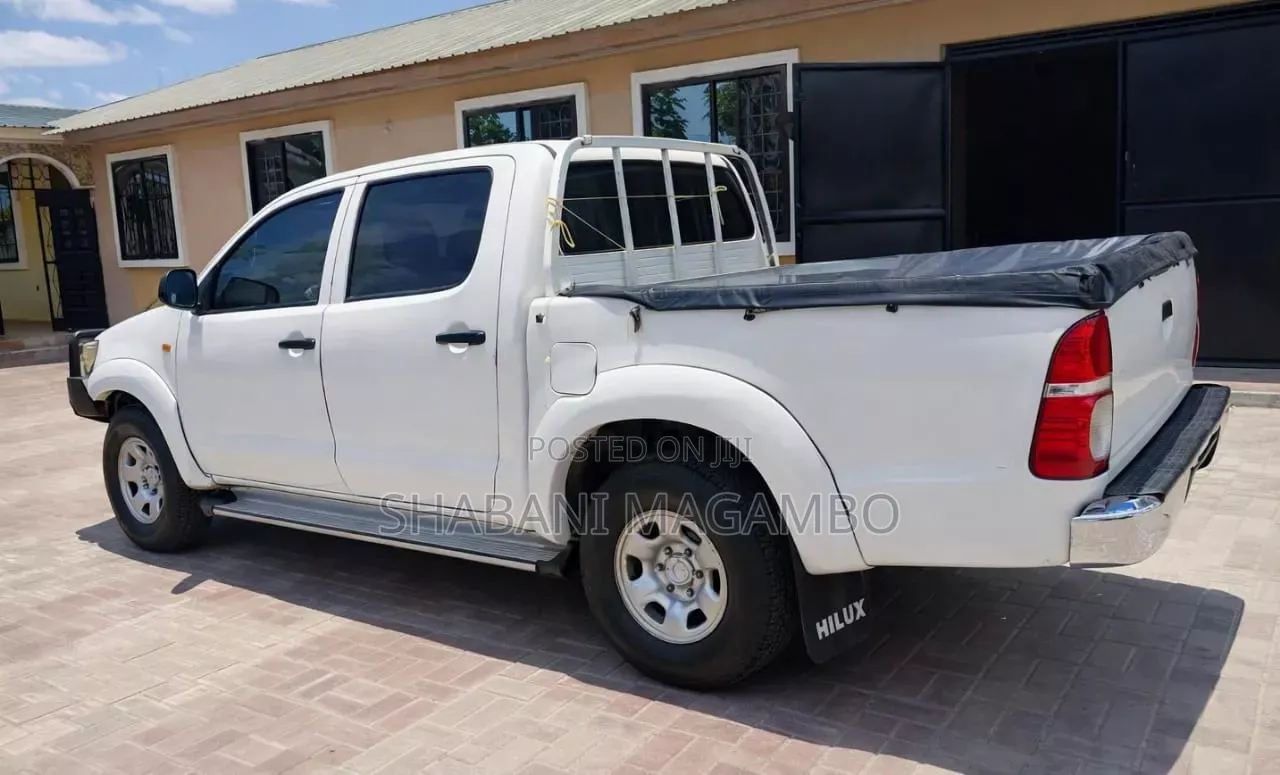 Toyota Hilux 2011 Off white