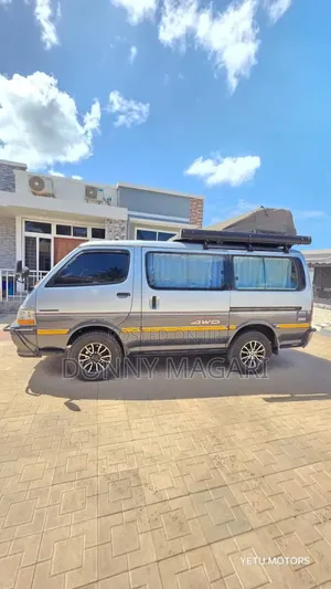 Toyota HiAce 2000 Silver