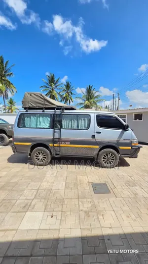 Toyota HiAce 2000 Silver