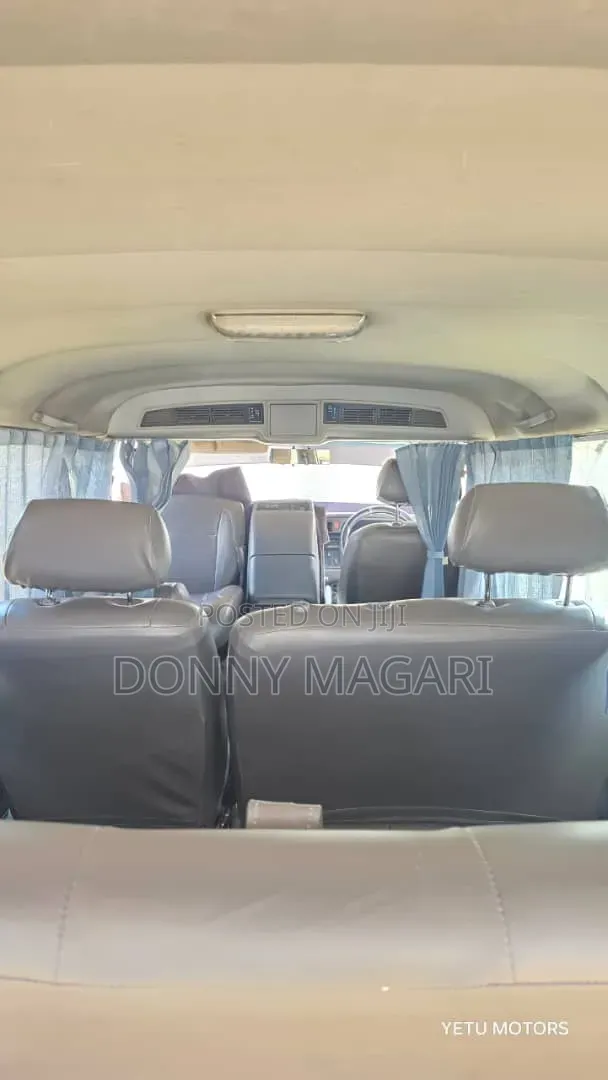 Toyota HiAce 2000 Silver