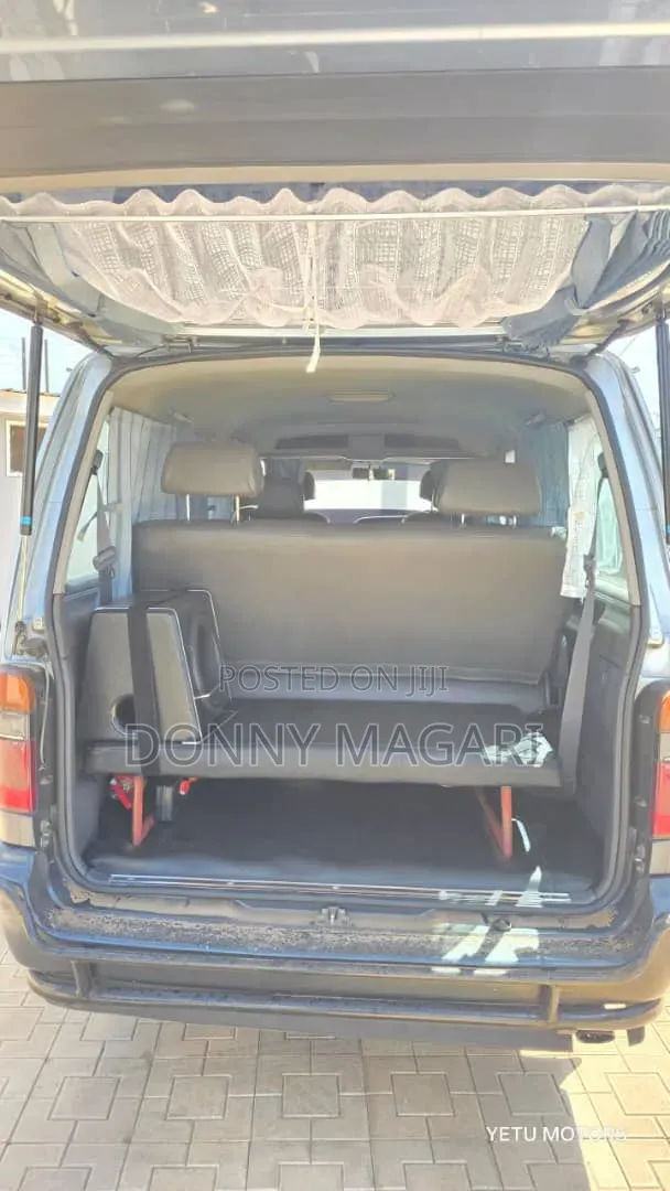 Toyota HiAce 2000 Silver