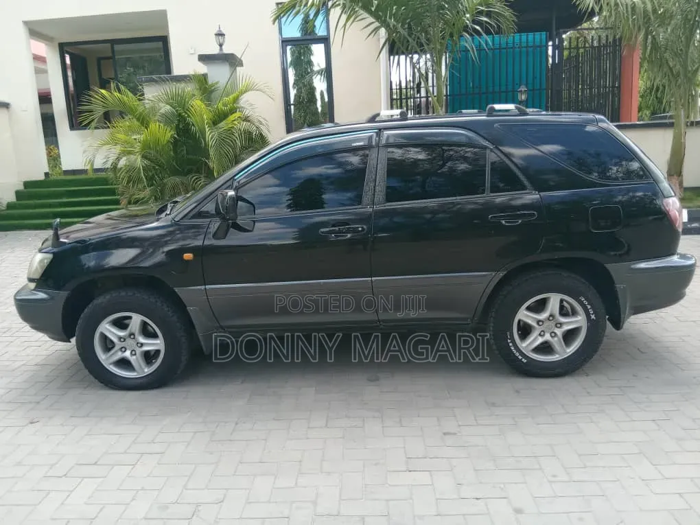 Toyota Harrier 2000 Black