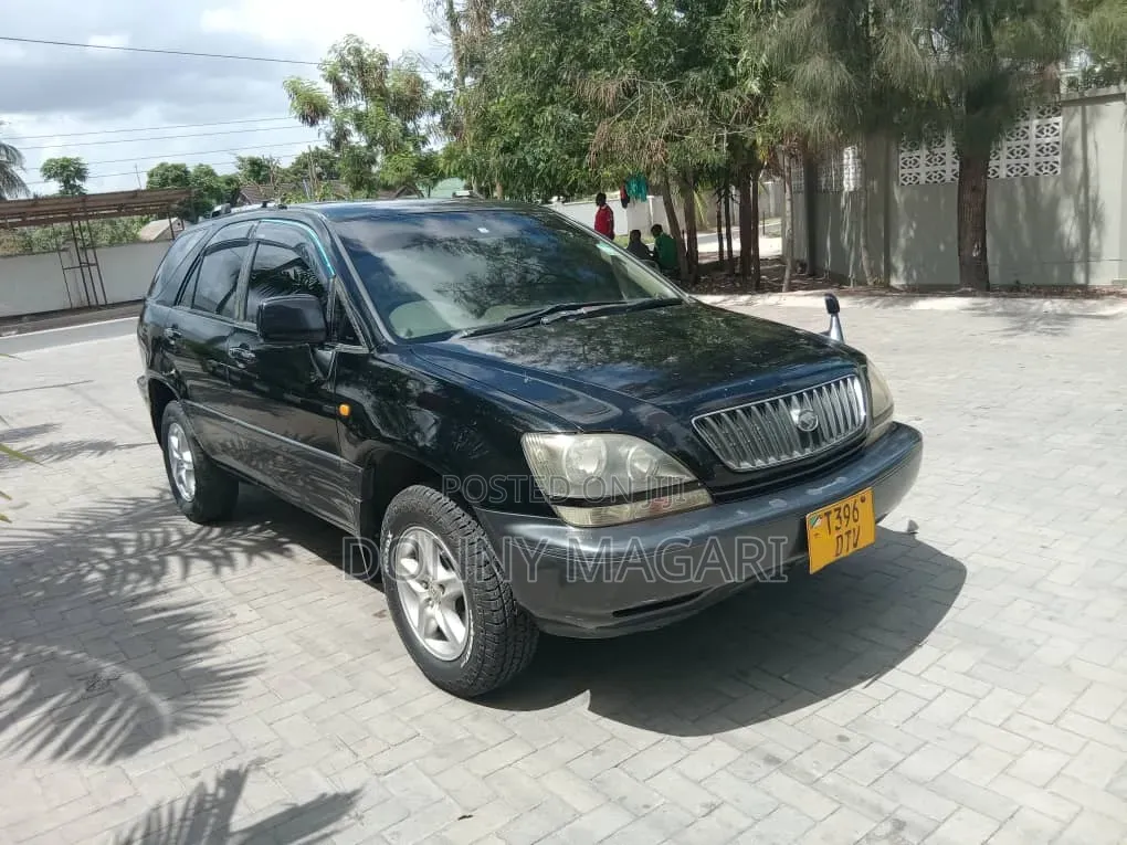 Toyota Harrier 2000 Black
