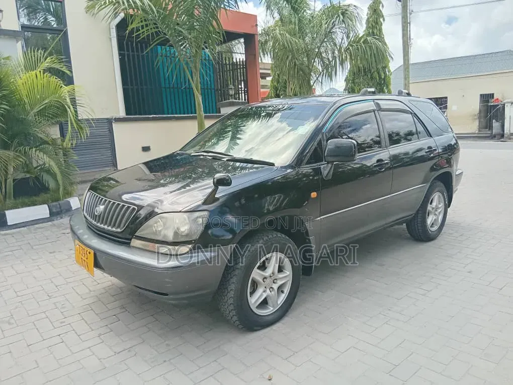Toyota Harrier 2000 Black