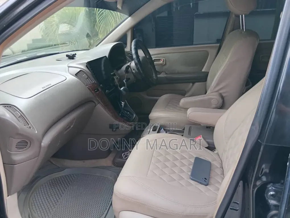 Toyota Harrier 2000 Black