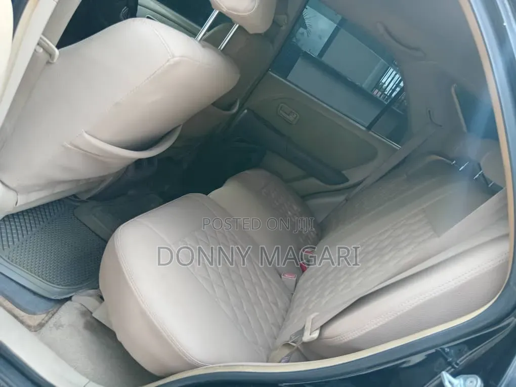 Toyota Harrier 2000 Black