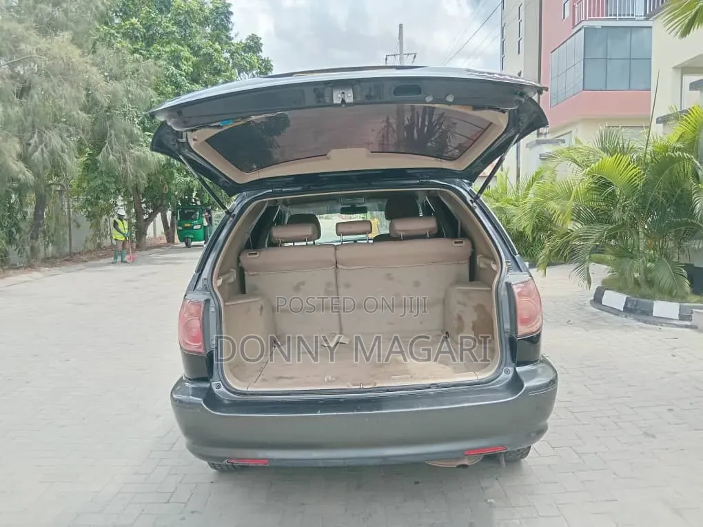 Toyota Harrier 2000 Black