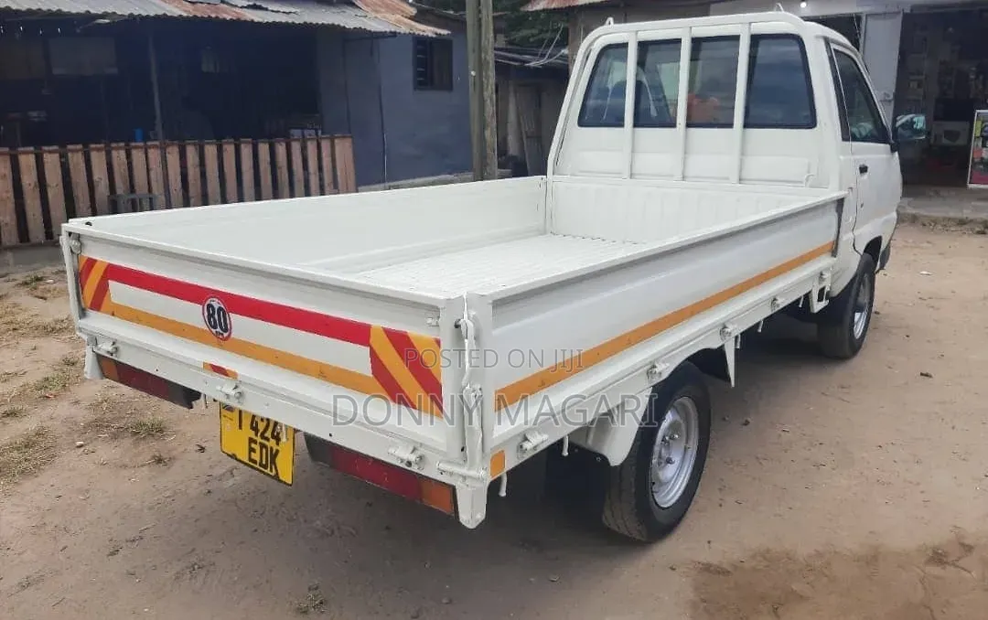 Toyota TownAce 2000 White