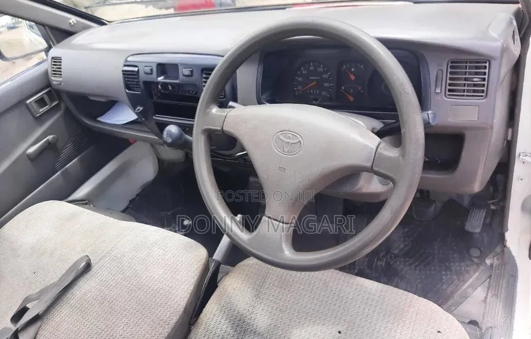 Toyota TownAce 2000 White