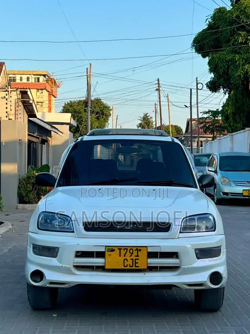 Toyota RAV4 1999 White