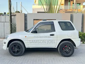 Toyota RAV4 1999 White