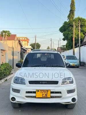 Toyota RAV4 1999 White