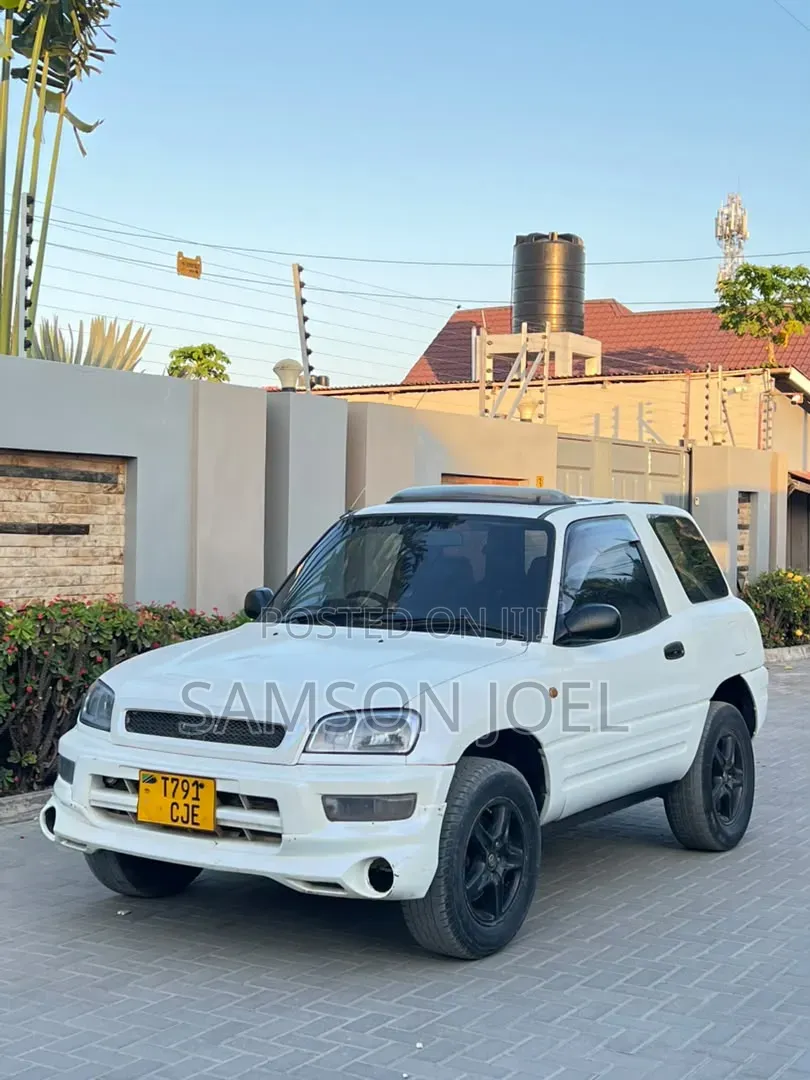 Toyota RAV4 1999 White