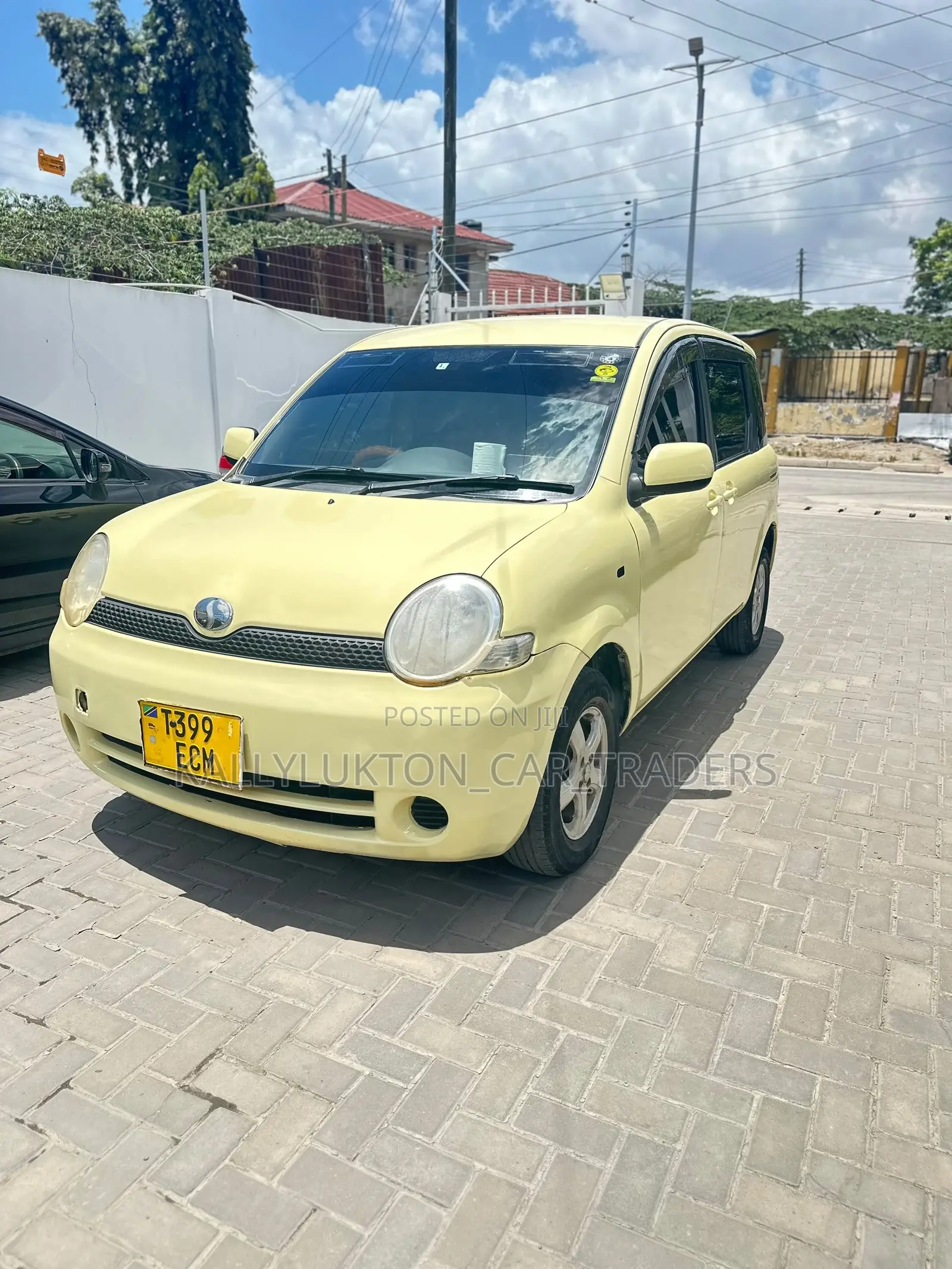 Toyota Sienta 2005 Yellow