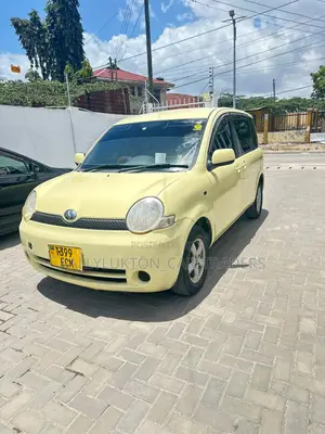 Toyota Sienta 2005 Yellow