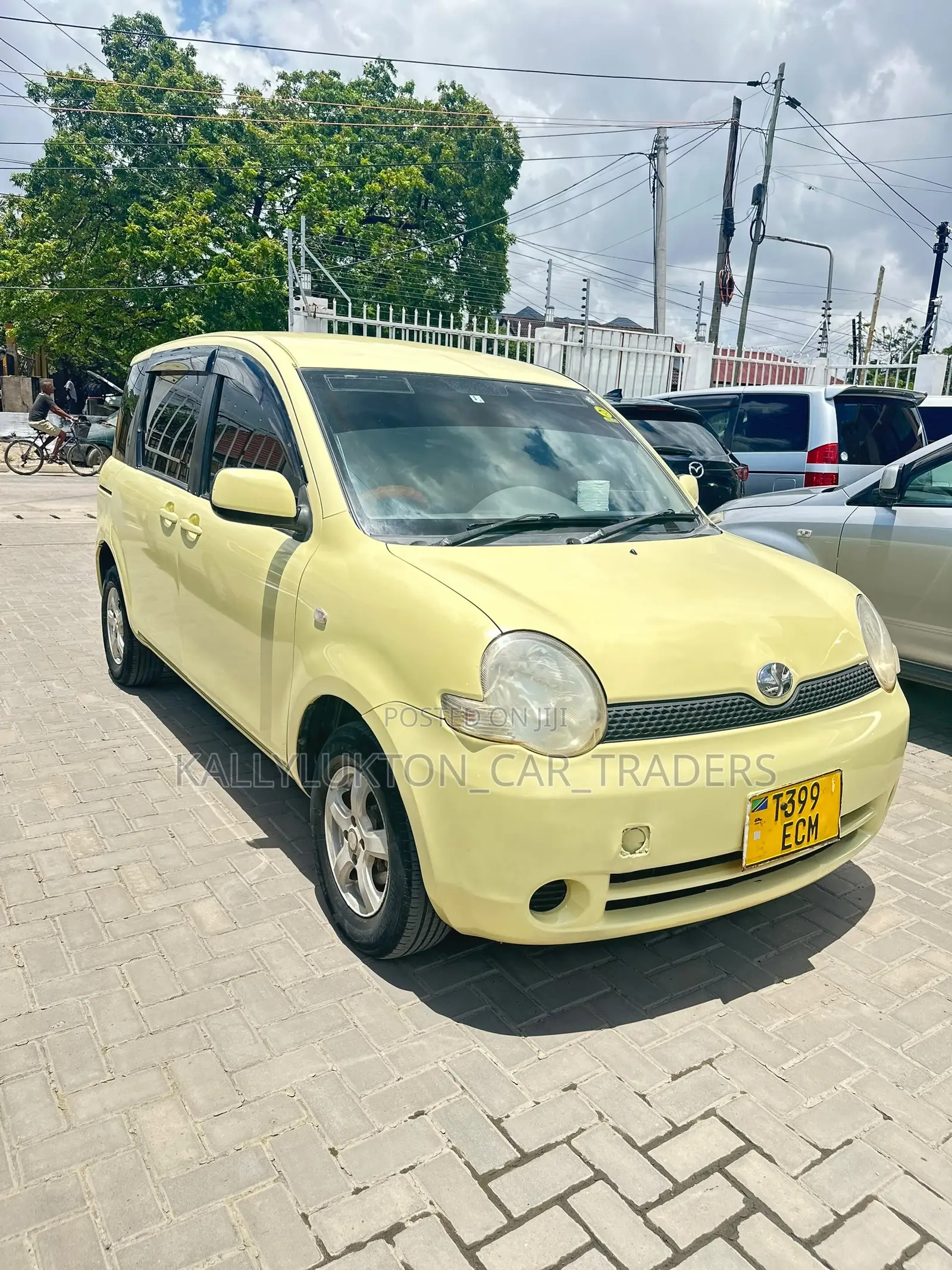 Toyota Sienta 2005 Yellow