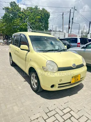 Toyota Sienta 2005 Yellow