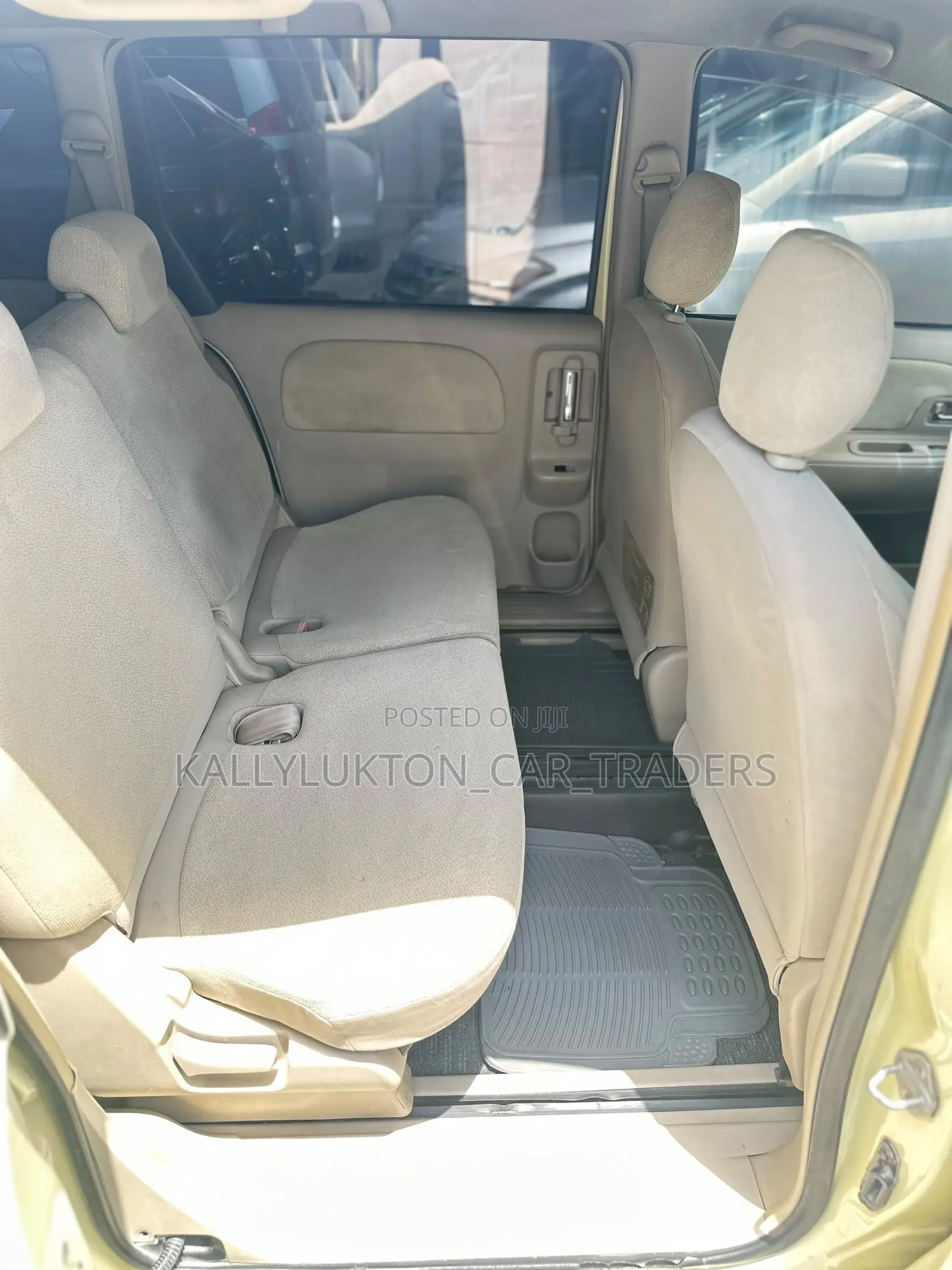 Toyota Sienta 2005 Yellow