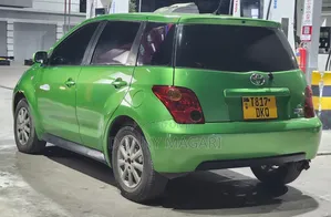 Toyota IST 2004 Green