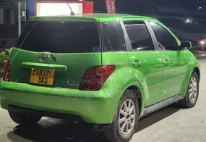 Toyota IST 2004 Green