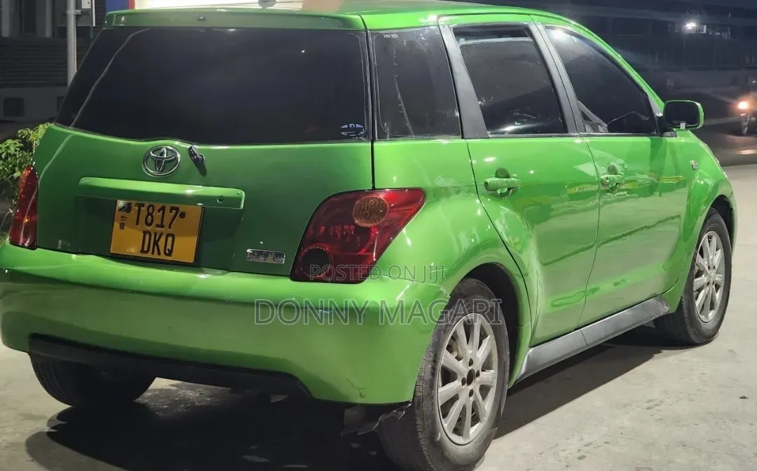 Toyota IST 2004 Green