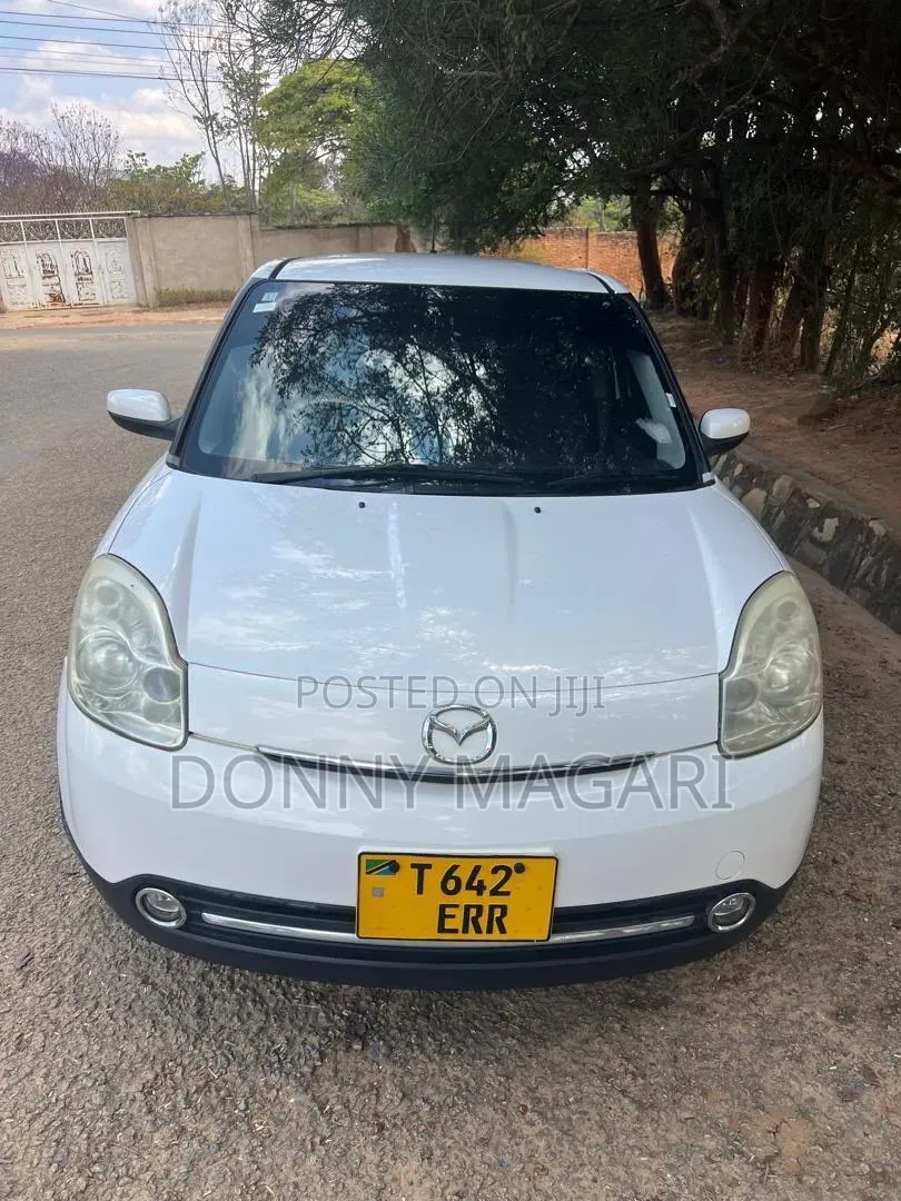 Mazda Verisa 2005 White