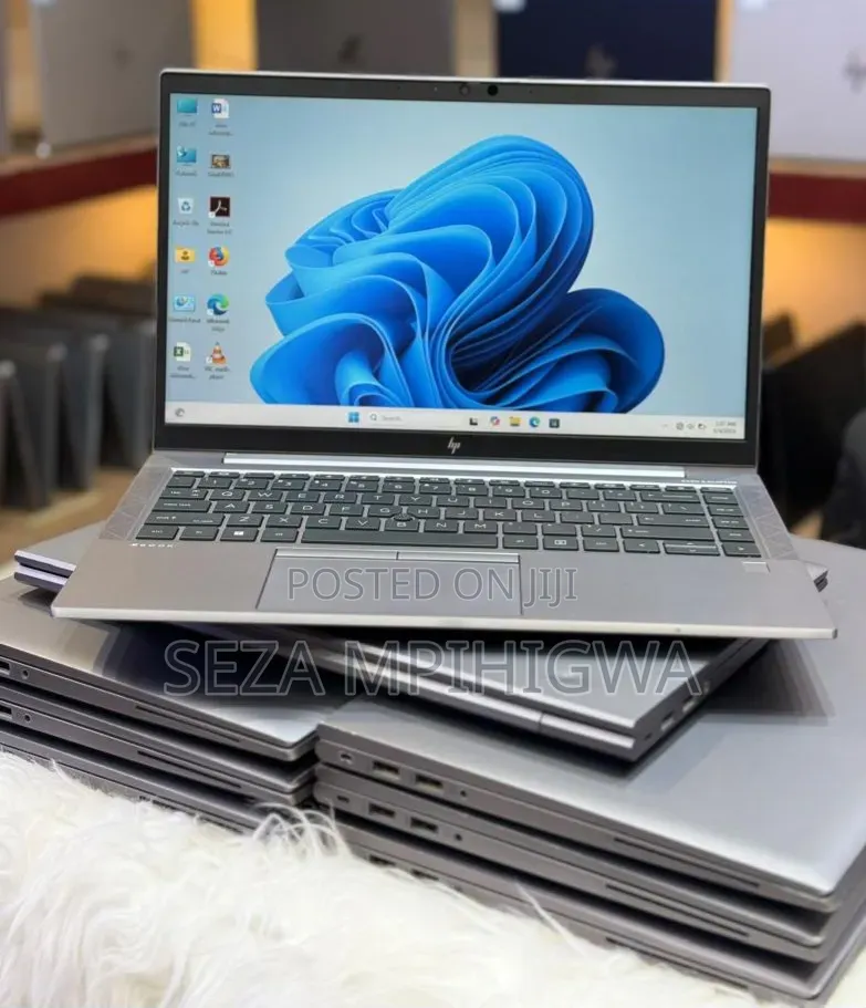 New Laptop HP ZBook Firefly 14 G11 16GB Intel Core i7 SSD 256GB