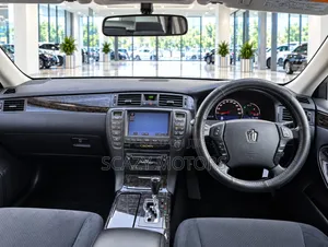 Toyota Crown Royale 2005 White