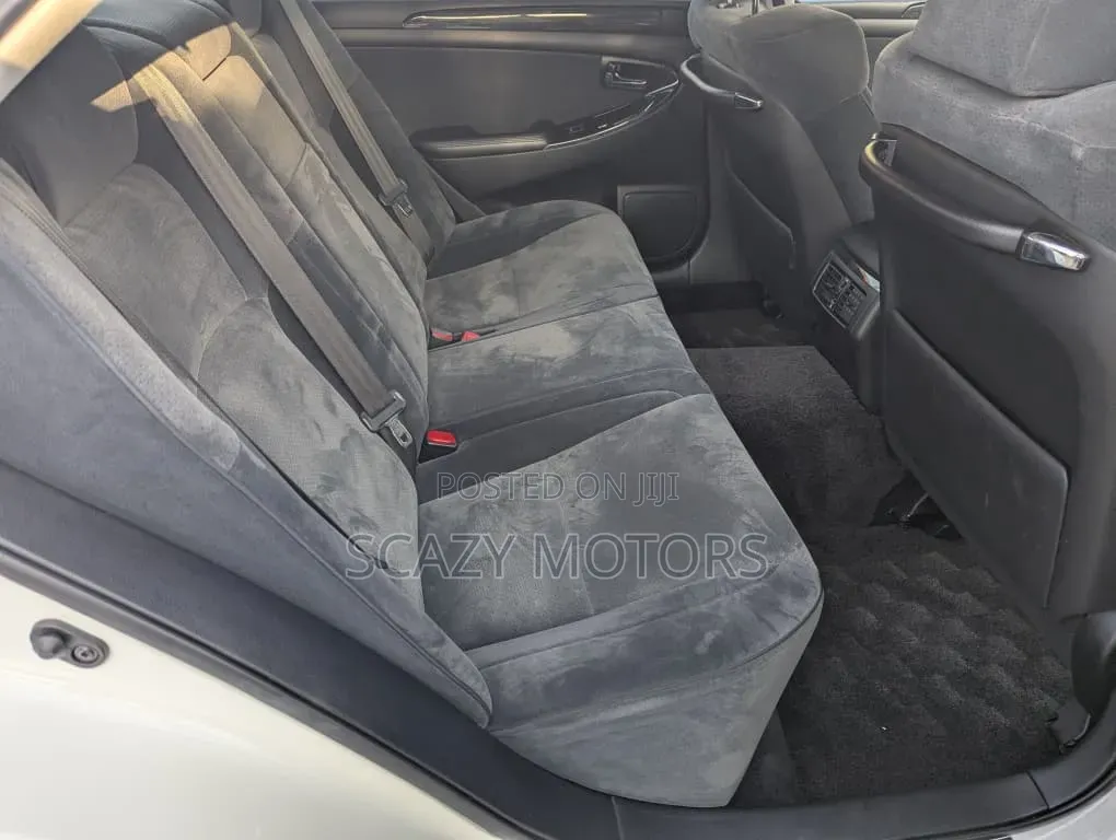 Toyota Crown Royale 2005 White