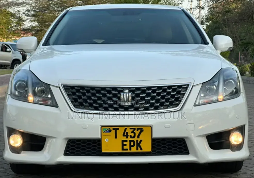 Toyota Crown 2011 White