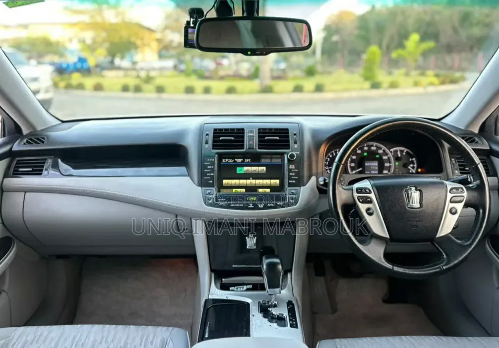 Toyota Crown 2011 White