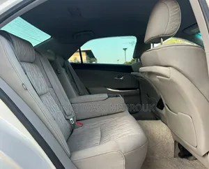Toyota Crown 2011 White