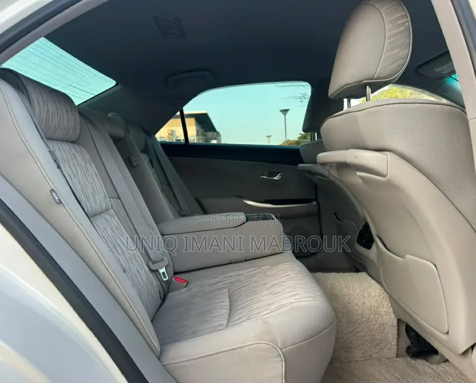 Toyota Crown 2011 White