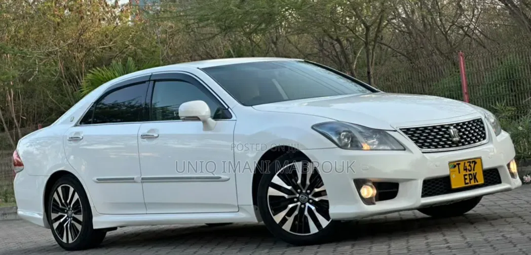 Toyota Crown 2011 White