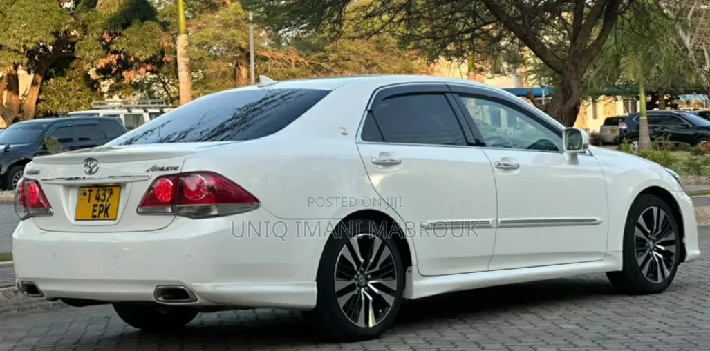 Toyota Crown 2011 White