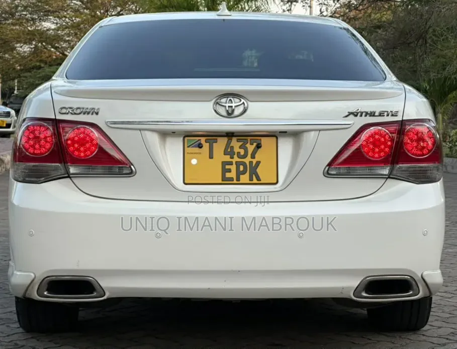 Toyota Crown 2011 White
