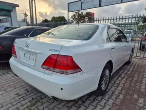 Toyota Crown Royale 2005 White