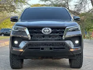 Toyota Fortuner 2022 Gray