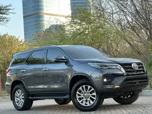 Toyota Fortuner 2022 Gray