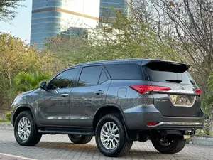Toyota Fortuner 2022 Gray