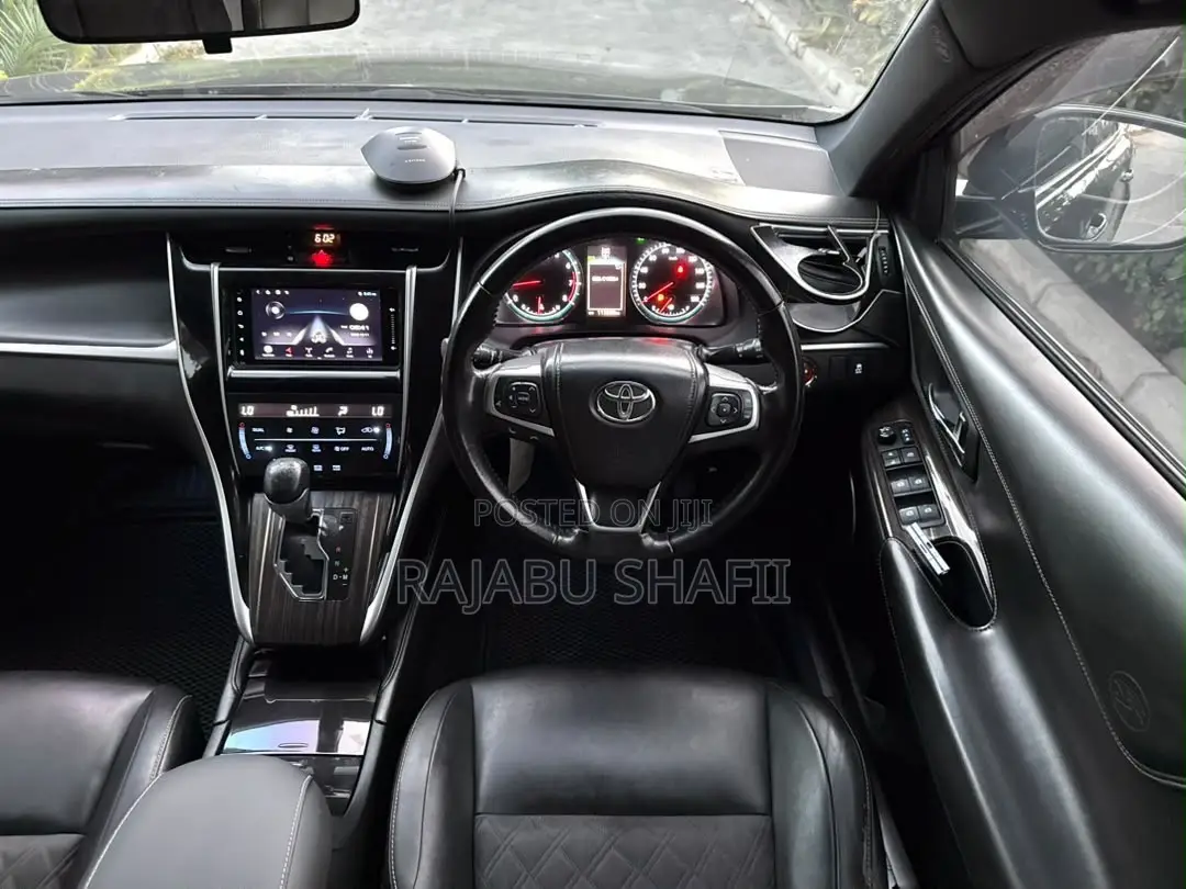 Toyota Harrier 2.0 2015 Black