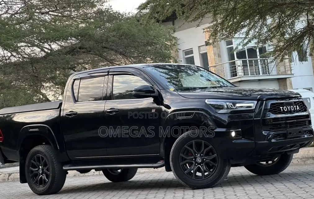 Toyota Hilux 2024 Black