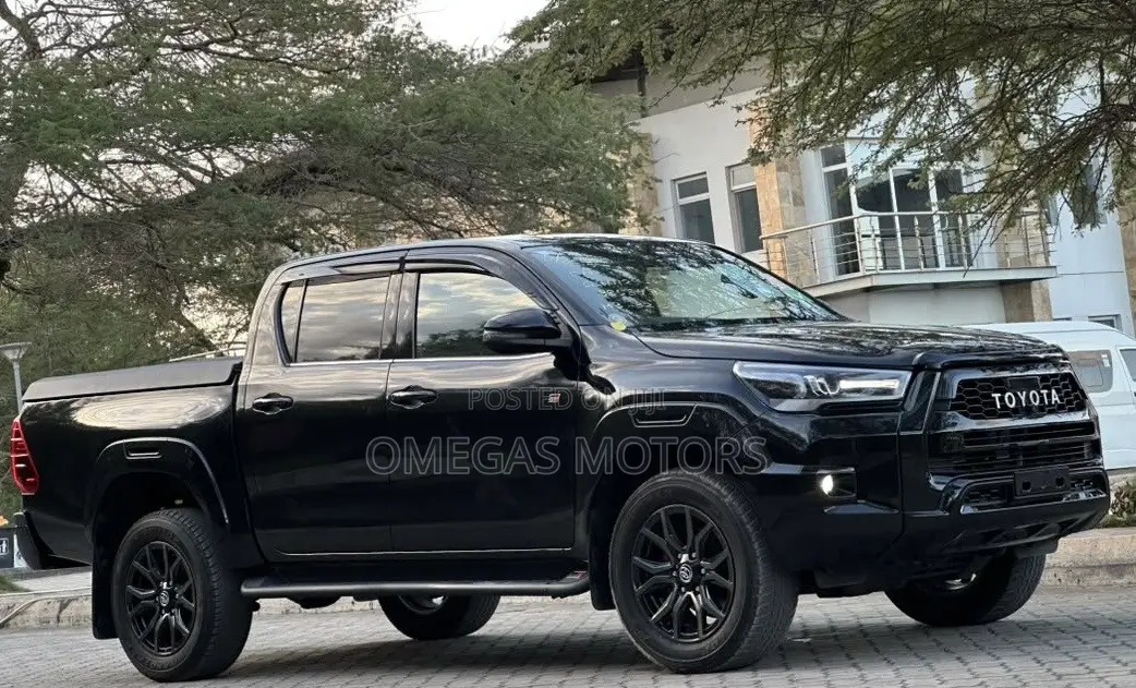 Toyota Hilux 2024 Black