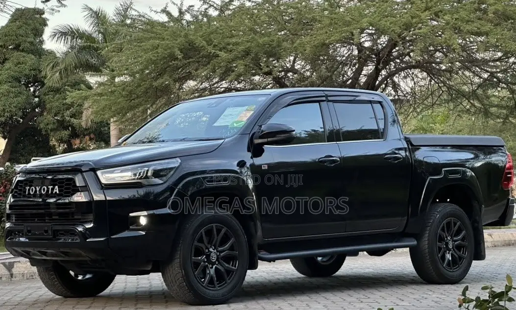 Toyota Hilux 2024 Black