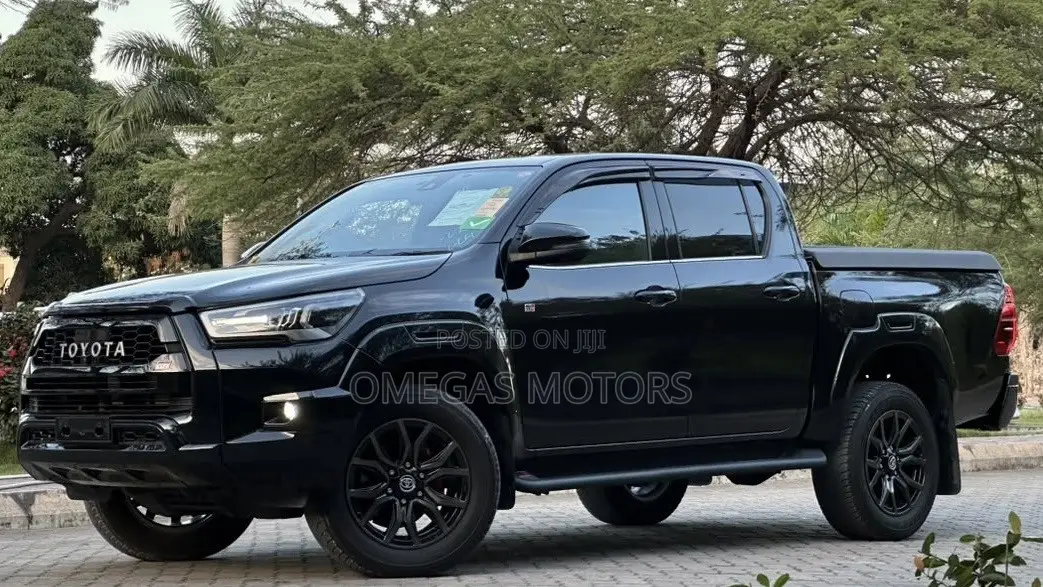 Toyota Hilux 2024 Black