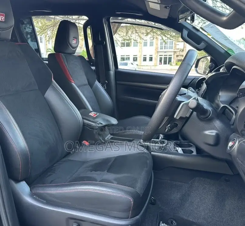 Toyota Hilux 2024 Black