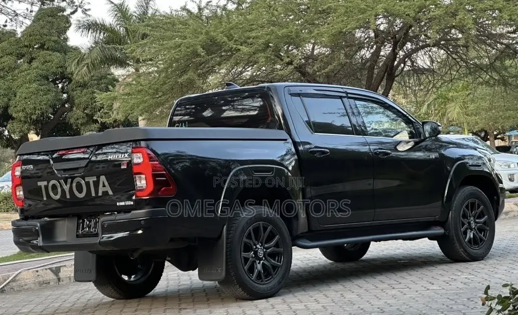 Toyota Hilux 2024 Black